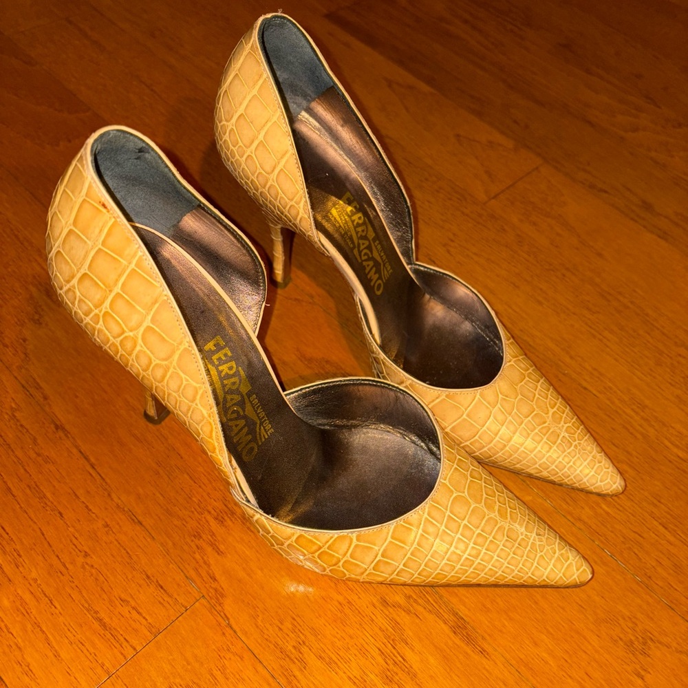 Salvatore Ferragamo Tan Pointed Toe Leather Pumps Size 8.5